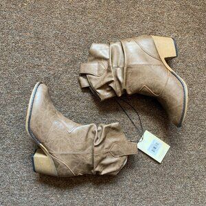 Charles Albert Women's Modern Western Cowboy Distressed Boot with Pull-Up Tabs